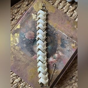 VINTAGE Thermoset Mid-Century Modern White Lucite Bracelet!